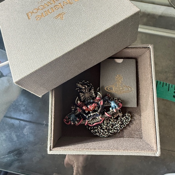 Vivienne Westwood WOW - 2012 Chinese New Year Dragon Orb Necklace - Picture 3 of 11